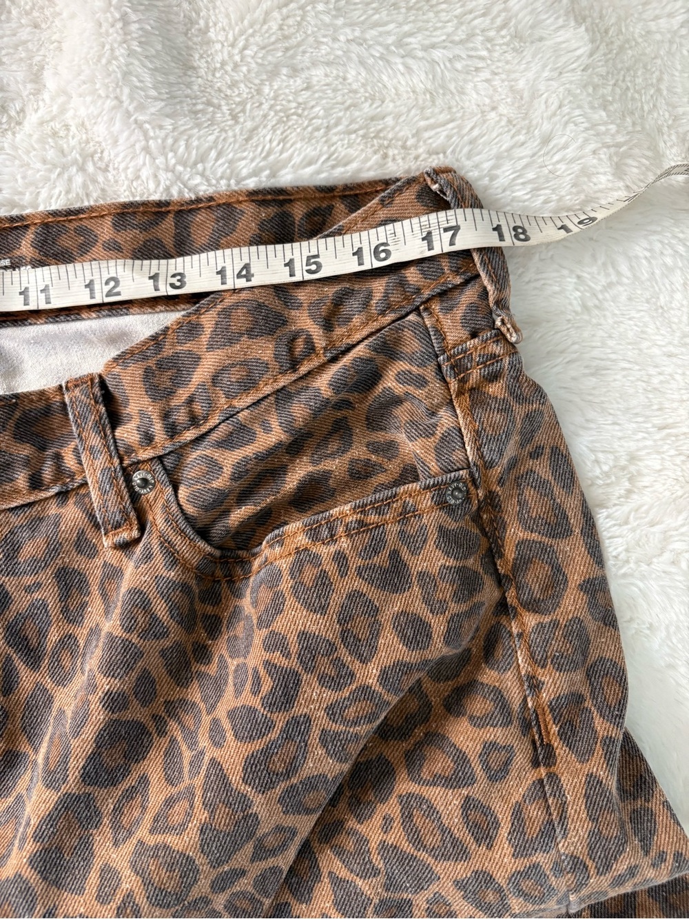 Old Navy Leopard Print Wide Leg Jeans Y2K Animal Print High Rise Sz: 14 - Picture 9 of 11